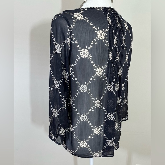 Old Navy sz med tunic style top in gray and off white sheer semi dressy - Picture 4 of 12